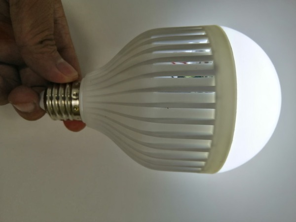 LED应急球泡灯7w9w12w15w蓄电池锂电池地摊移动充电灯泡